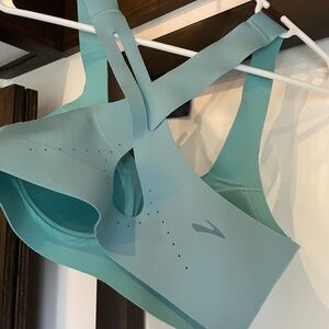 Brooks Crossback 2.0 sports bra